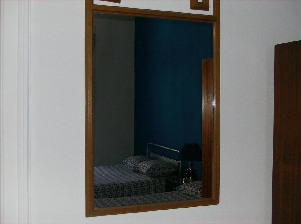 Dias E Dominguez Hostel Lisbon Bilik gambar